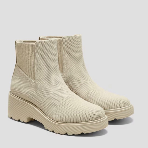 Vivaia Everly Round Toe Chunky Platform Boots - Picture 3 of 6